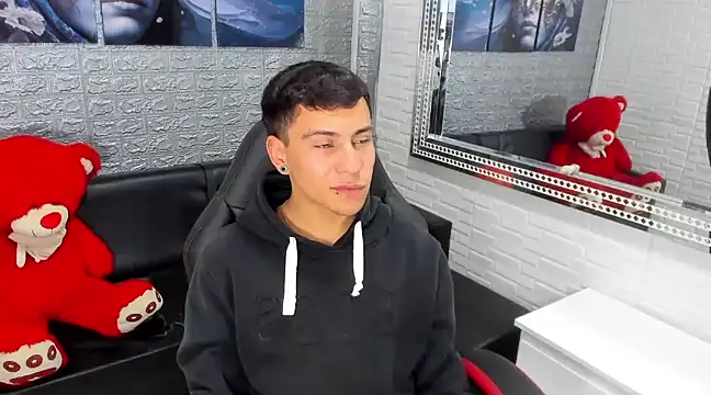 Snapshot of salvadorgomezx chatting on February 2025 01:27:01 PM salvadorgomezx online show from February 2025 01:27:01 PM