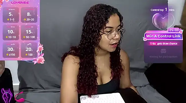 Snapshot of VitoriaFernandes chatting on January 2025 03:57:01 PM VitoriaFernandes online show from January 2025 03:57:01 PM