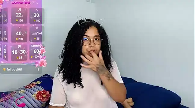 Snapshot of VitoriaFernandes chatting on February 2025 01:12:02 AM VitoriaFernandes online show from February 2025 01:12:02 AM