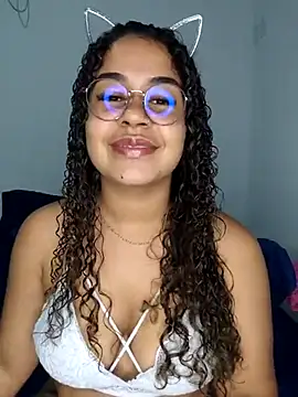 Snapshot of VitoriaFernandes chatting on March 2025 08:59:01 PM VitoriaFernandes online show from March 2025 08:59:01 PM