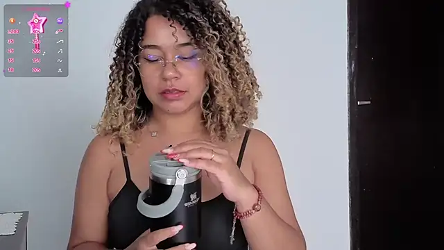 VitoriaFernandes online show from January 2026 08:01:02 PM