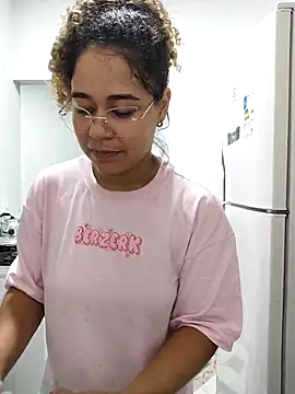 VitoriaFernandes online show from February 2026 10:27:01 PM