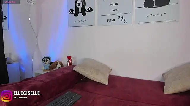 Snapshot of ElleGisellee chatting on February 2026 01:20:02 AM ElleGisellee online show from February 2026 01:20:02 AM