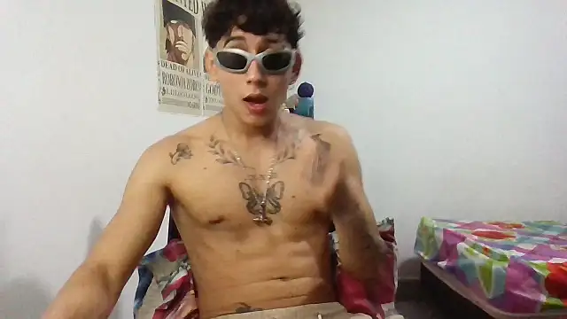 Snapshot of Dillom420 chatting on January 2025 04:43:01 AM Dillom420 online show from January 2025 04:43:01 AM