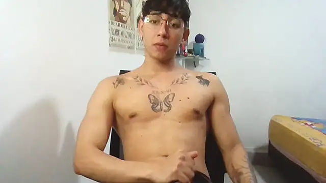 Snapshot of Dillom420 chatting on February 2025 08:52:02 PM Dillom420 online show from February 2025 08:52:02 PM