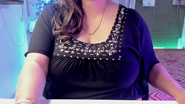 Snapshot of Gulabi_Queen chatting on February 2025 12:27:02 PM Gulabi Queen online show from February 2025 12:27:02 PM