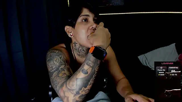 ZhoeStrong online show from November 2025 09:25:01 PM