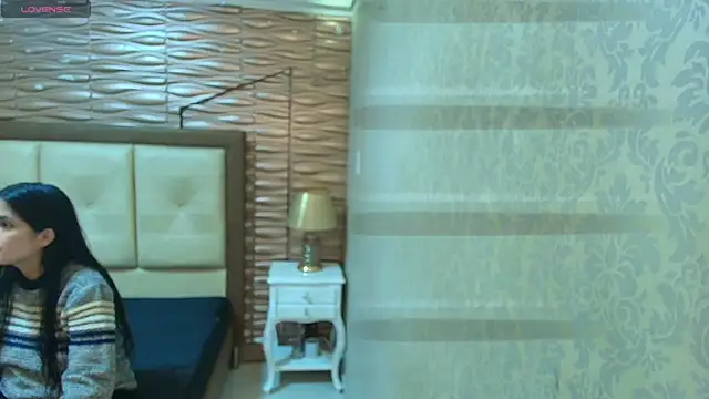 sofiaclauss online show from November 2025 01:59:01 AM