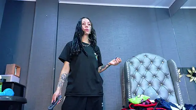 LusstCruella online show from December 2025 03:40:02 PM