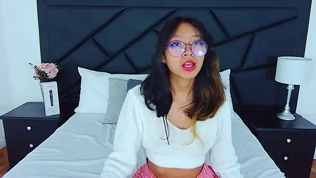 Yommi Winx online show from February 2025 03:45:01 AM