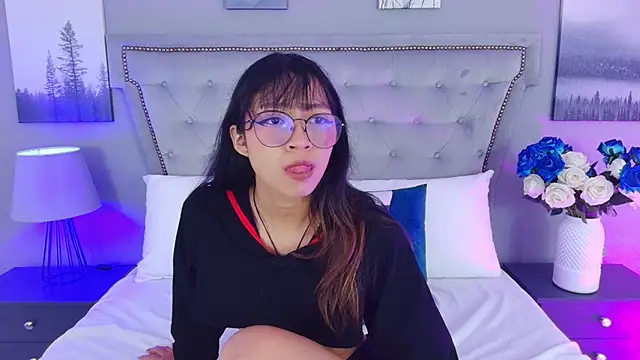 Yommi Winx online show from September 2025 10:56:02 PM