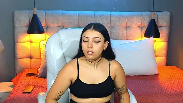 Snapshot of Laia_and_Aloby chatting on February 2025 10:30:02 PM Laia and Aloby online show from February 2025 10:30:02 PM