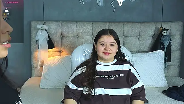 Snapshot of Laia_and_Aloby chatting on October 2025 10:17:02 PM Laia and Aloby online show from October 2025 10:17:02 PM