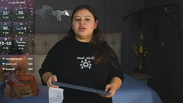 Snapshot of Laia_and_Aloby chatting on November 2025 10:23:02 PM Laia and Aloby online show from November 2025 10:23:02 PM