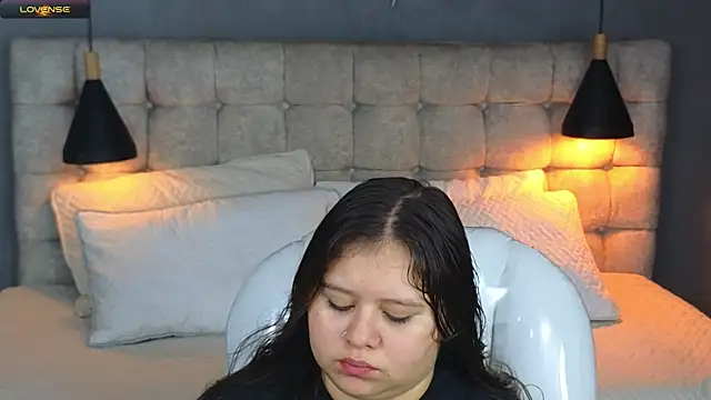 Snapshot of Laia_and_Aloby chatting on November 2025 10:09:01 PM Laia and Aloby online show from November 2025 10:09:01 PM