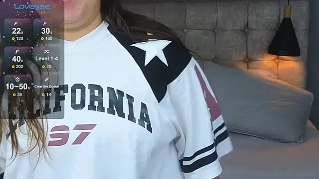 Snapshot of Laia_and_Aloby chatting on December 2025 10:25:02 PM Laia and Aloby online show from December 2025 10:25:02 PM