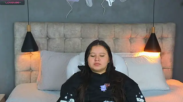 Snapshot of Laia_and_Aloby chatting on January 2026 10:12:02 PM Laia and Aloby online show from January 2026 10:12:02 PM