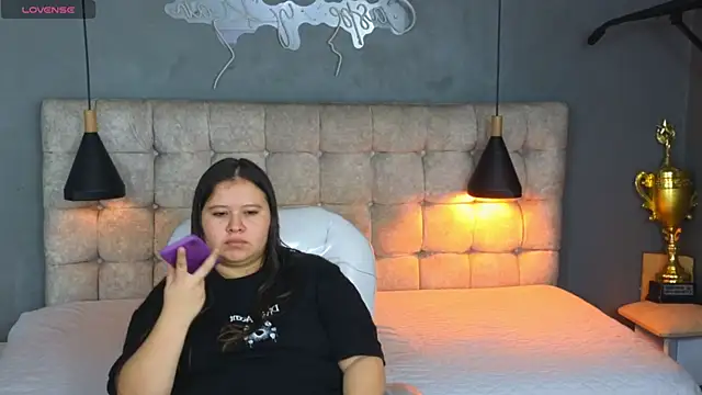 Snapshot of Laia_and_Aloby chatting on January 2026 10:12:02 PM Laia and Aloby online show from January 2026 10:12:02 PM