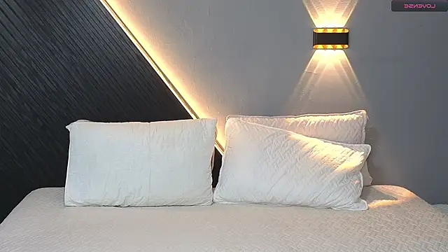 Snapshot of Laia_and_Aloby chatting on February 2026 10:17:01 PM Laia and Aloby online show from February 2026 10:17:01 PM