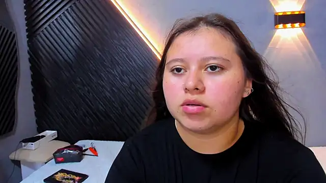 Snapshot of Laia_and_Aloby chatting on May 2026 09:13:01 PM Laia and Aloby online show from May 2026 09:13:01 PM