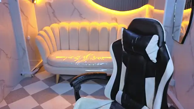 Violeth b online show from February 2026 12:45:02 PM