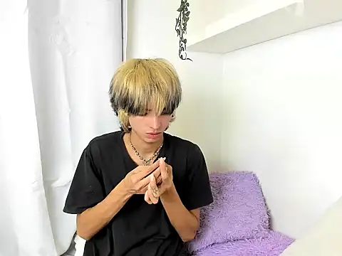 santy-kitty online show from December 2024 05:12:01 AM