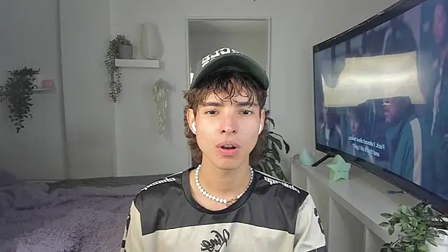 santy-kitty online show from December 2025 03:47:01 AM