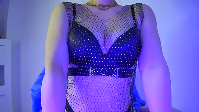 Snapshot of Sissy-Bee chatting on May 2026 06:01:01 PM Sissy-Bee online show from May 2026 06:01:01 PM