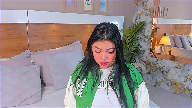 EmaBakker online show from November 2025 11:47:02 AM