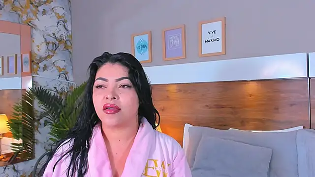 Snapshot of EmaBakker chatting on February 2026 08:57:02 AM EmaBakker online show from February 2026 08:57:02 AM