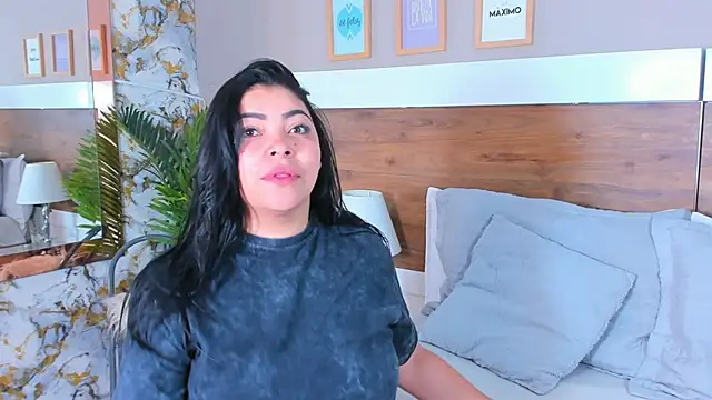 Snapshot of EmaBakker chatting on February 2026 06:33:02 AM EmaBakker online show from February 2026 06:33:02 AM