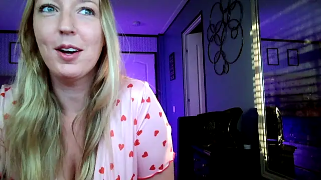 lucyallen4201 online show from February 2025 01:18:02 PM