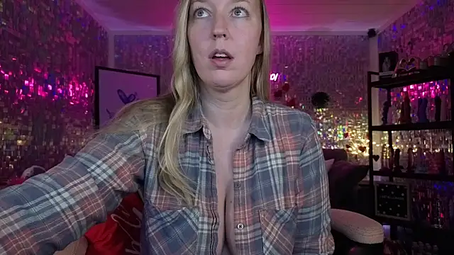 lucyallen4201 online show from February 2026 03:54:01 AM