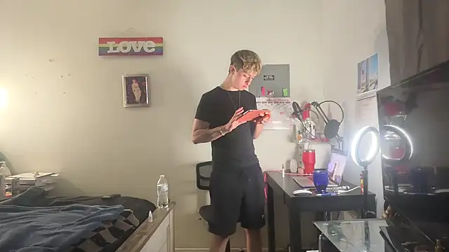 twentywithafelonyy online show from March 2025 07:52:01 AM