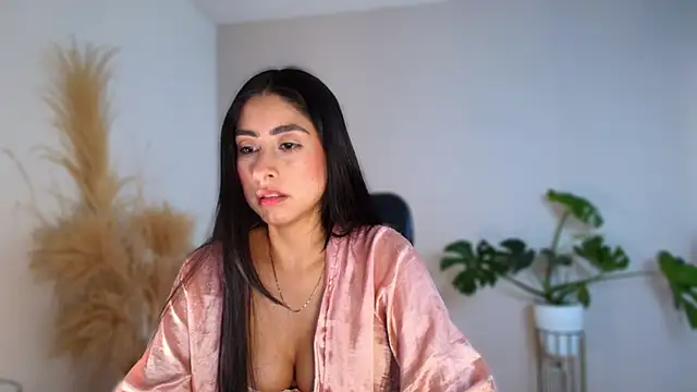 auroracaruso11 online show from April 2026 06:36:02 PM