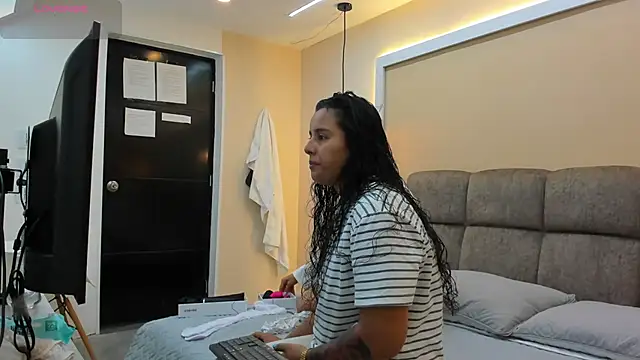 Dilan y Mia online show from December 2024 02:53:01 PM