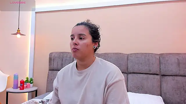 Dilan y Mia online show from January 2025 12:20:01 PM