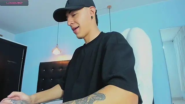 Lobo 17  online show from November 2025 03:37:02 AM