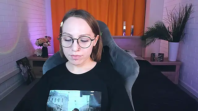 Snapshot of AphexQueen chatting on January 2025 09:24:01 AM AphexQueen online show from January 2025 09:24:01 AM