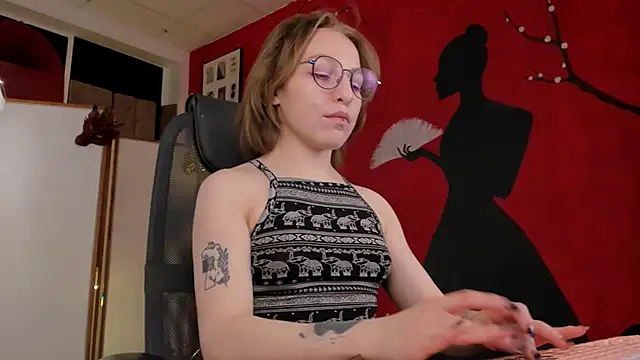 Snapshot of AphexQueen chatting on February 2025 12:28:01 PM AphexQueen online show from February 2025 12:28:01 PM