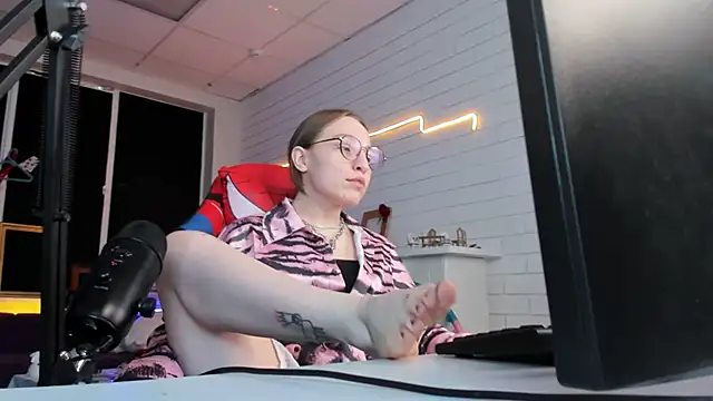 Snapshot of AphexQueen chatting on February 2025 07:16:01 PM AphexQueen online show from February 2025 07:16:01 PM