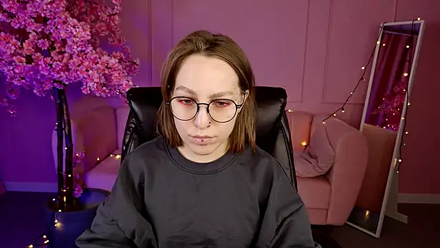 Snapshot of AphexQueen chatting on March 2025 01:18:01 PM AphexQueen online show from March 2025 01:18:01 PM