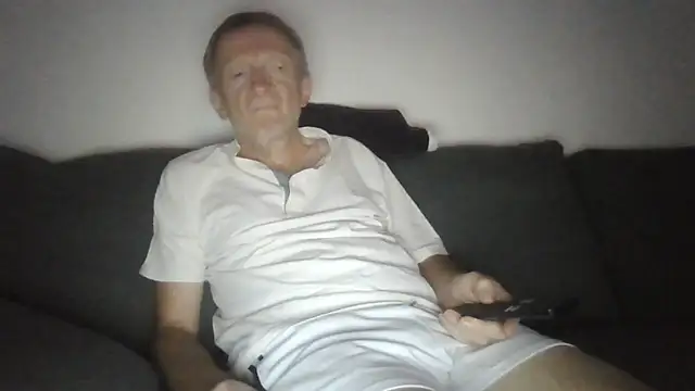 Snapshot of naturiste974 chatting on June 2026 08:00:02 PM naturiste974 online show from June 2026 08:00:02 PM