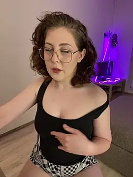 Snapshot of cinnabon_ chatting on February 2026 06:04:01 PM cinnabon online show from February 2026 06:04:01 PM