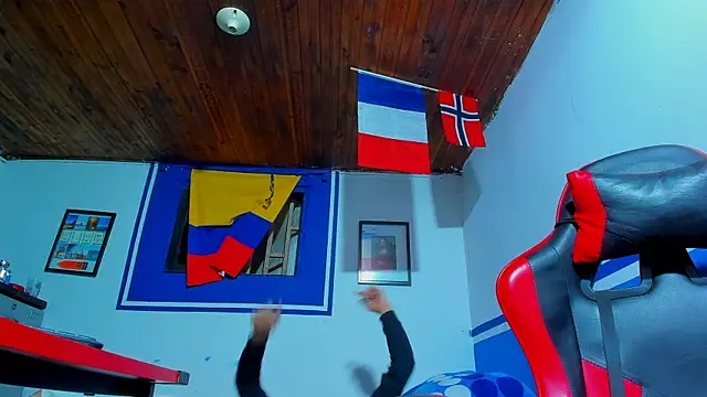 Snapshot of maxowens_oficial chatting on February 2026 10:33:01 PM maxowens oficial online show from February 2026 10:33:01 PM