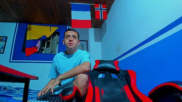 Snapshot of maxowens_oficial chatting on February 2026 11:14:02 PM maxowens oficial online show from February 2026 11:14:02 PM