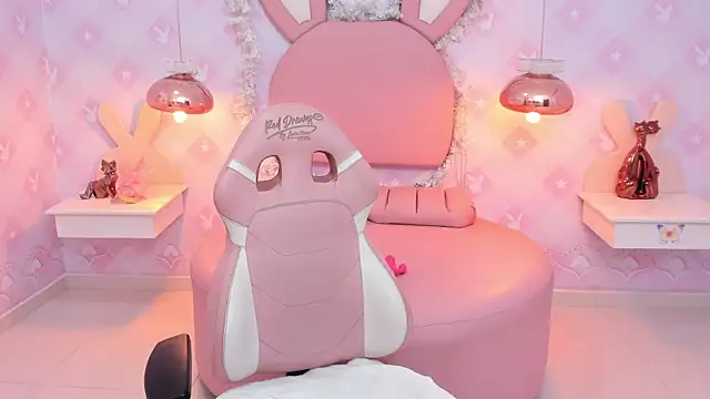 Snapshot of Saraa_Skinny chatting on December 2024 03:32:02 PM Saraa Skinny online show from December 2024 03:32:02 PM