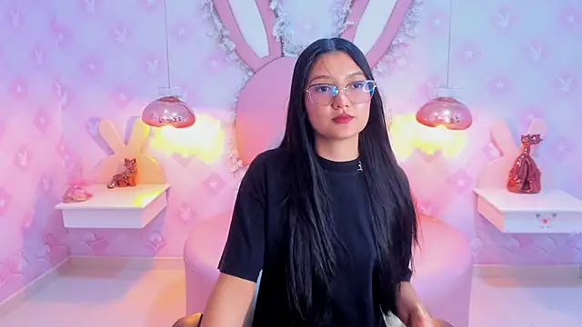 Snapshot of Saraa_Skinny chatting on January 2025 03:11:01 PM Saraa Skinny online show from January 2025 03:11:01 PM