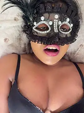 Bella Luna18 online show from November 2025 07:36:01 PM