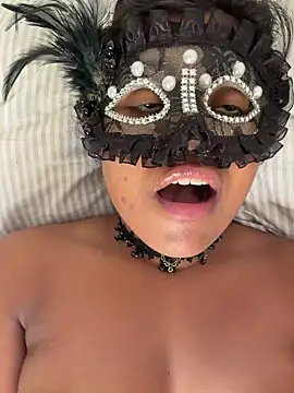 Bella Luna18 online show from November 2025 08:41:01 PM